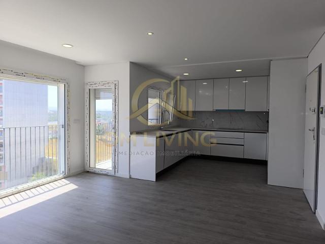 Apartamento T3 com Varanda e Arrecadação
