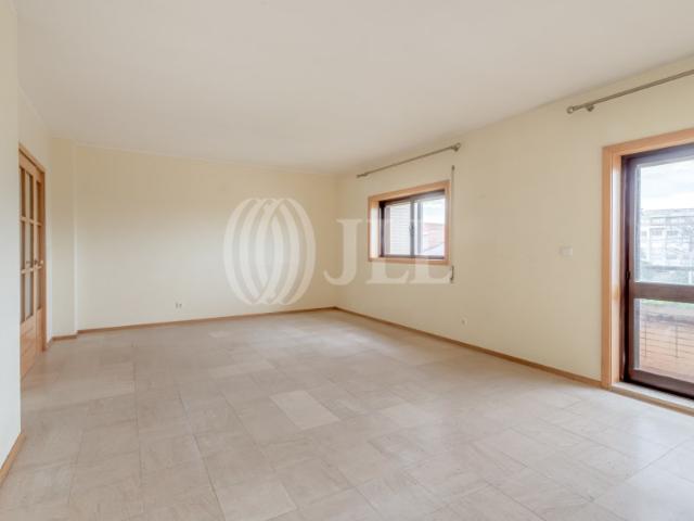 Apartamento T3 com varanda e estacionamento, Canidelo, Porto