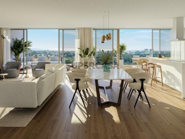 Apartamento T3 com varanda e estacionamento em Oeiras