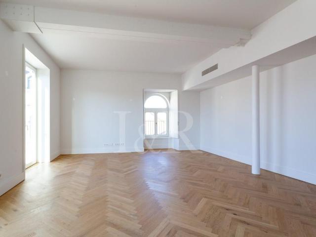 Apartamento T3 com varanda e estacionamento, localizado no B. 123m² Beato