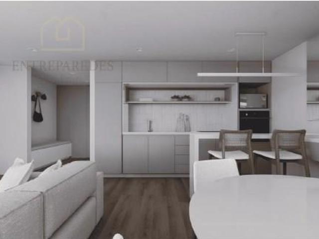 Apartamento T3 com varanda e garagem para comprar em São Fél. 121m² São Félix Da Marinha