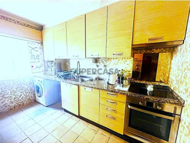 Apartamento T3 com Varanda e Lugar de Parqueamento