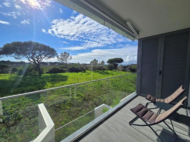 Apartamento T3, com varanda e parqueamento para 1 carro Qu. 116m² Charneca De Caparica