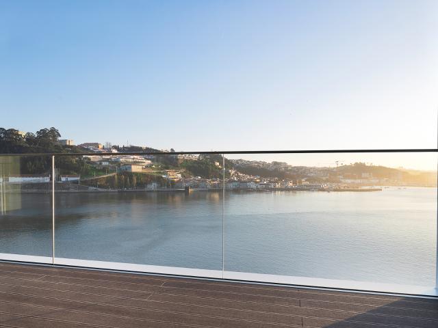 Apartamento T3 com varanda e vista rio, na Arrábida, Porto