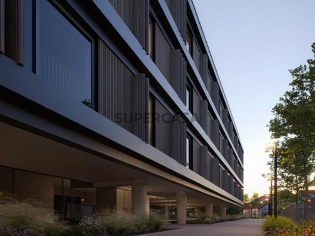 Apartamento T3 com varanda e 2 lugares de estacionamento no centro do Porto