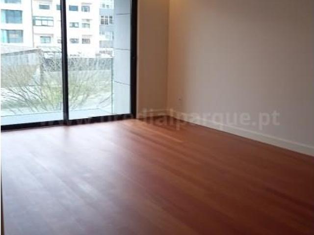 Apartamento T3 com varanda e lugar duplo de garagem, Matosin. 134m² Matosinhos e Leça da Palmeira