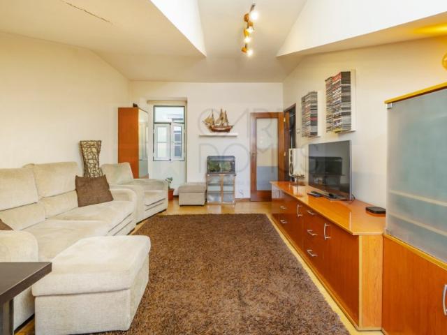 Apartamento T3 com varanda em Campolide, Lisboa