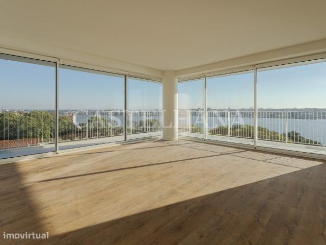Apartamento T3 com varanda em novo empreendimento no Seixal