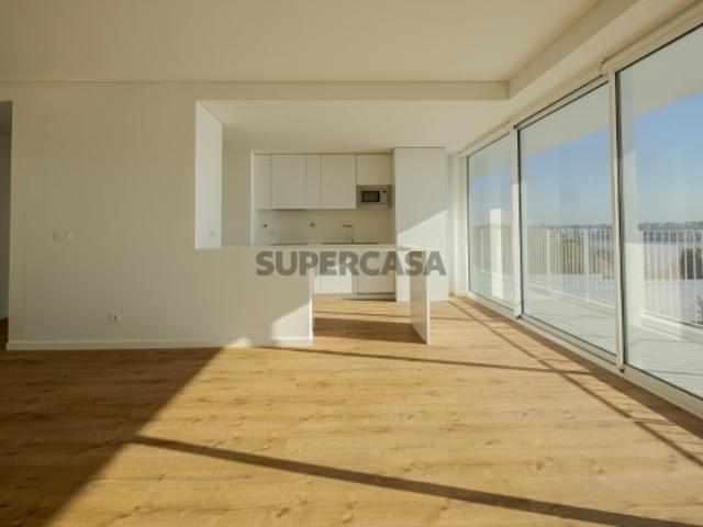 Apartamento T3 com varanda em novo empreendimento no Seixal Setúbal