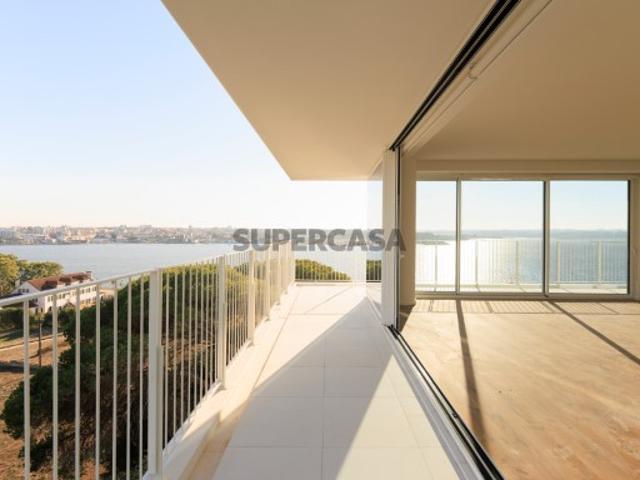 Apartamento T3 com varanda em novo empreendimento no Seixal Setúbal