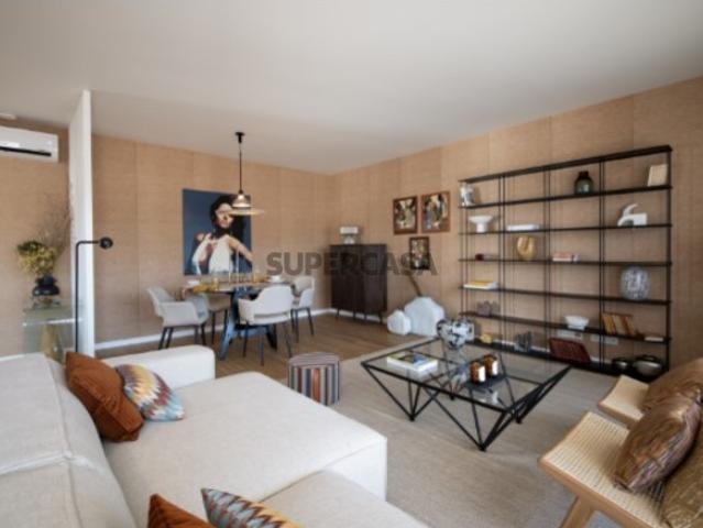 Apartamento T3 com varanda em novo empreendimento em Loures