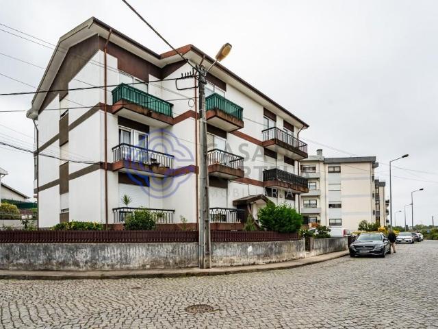 Apartamento T3 com varanda, equipado e com lugar de garagem junto ao Maia Shopping !