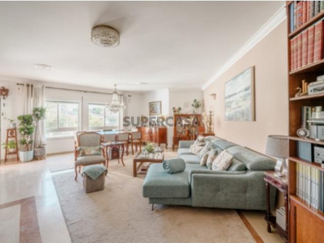 Apartamento T3 no condomínio Riviera, em Carcavelos