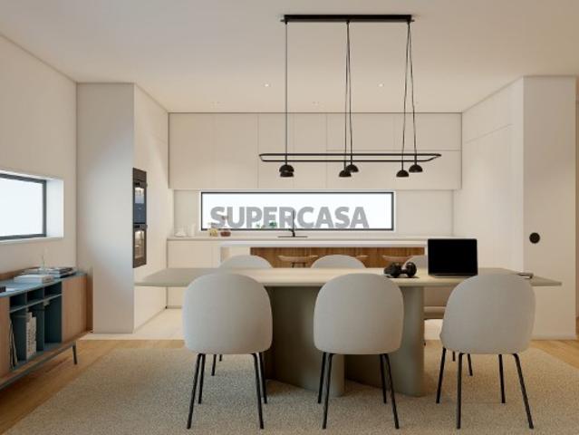 Apartamento T3 com varanda, junto à Alameda, Porto