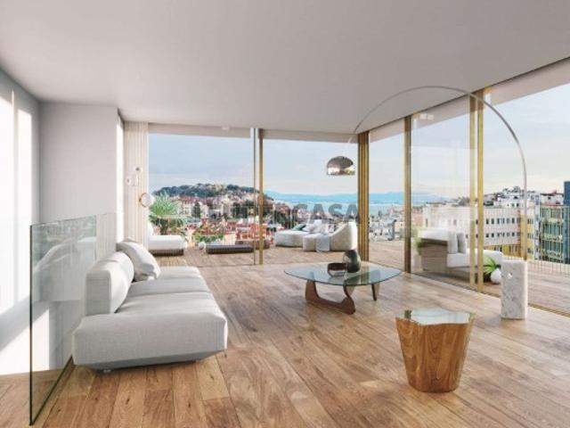 Apartamento T3 com varanda na Avenida Duque de Loulé, Lisboa