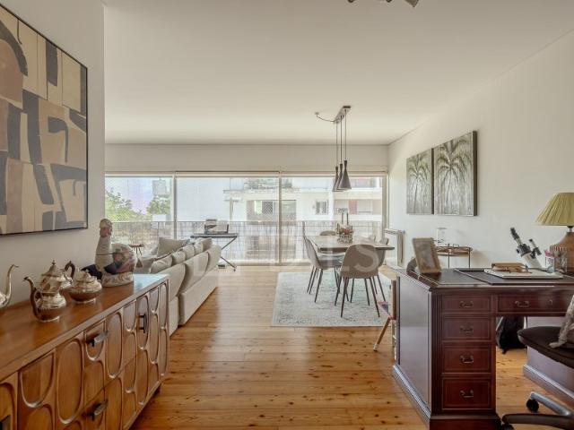 Apartamento T3 com varanda, na Estrela
