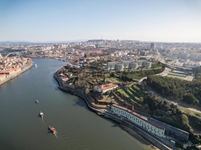 Apartamento T3 com varanda, no mais recente empreendimento a nascer nas margens do Rio Douro
