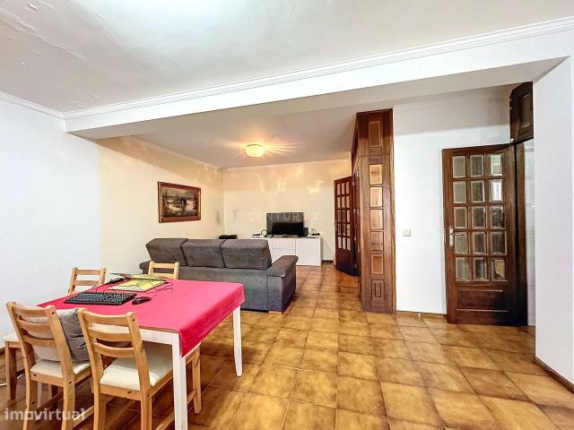 Apartamento T3 com varandas e lugar de garagem, na Pvoa de Varzim, Po