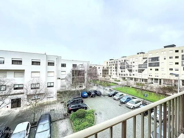 Apartamento T3 com varandas e lugar de garagem, na Pvoa de Varzim