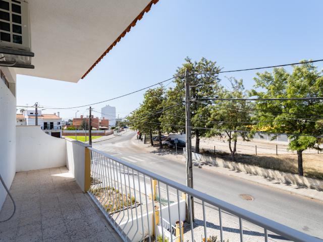 Apartamento T3 com Varandas em Palhais