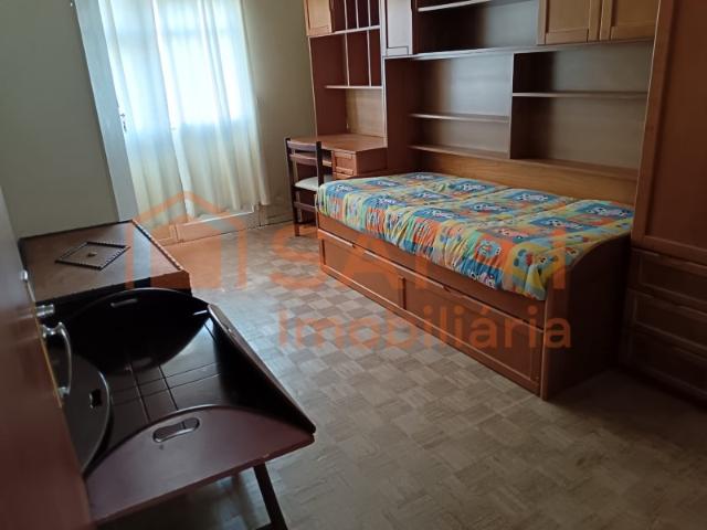 Apartamento T3 com varandas em zona verde em Queluz
