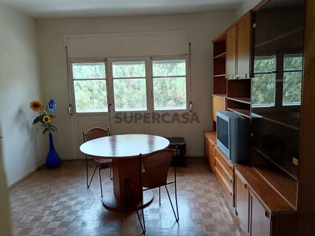 Apartamento T3 com varandas em zona verde em Queluz
