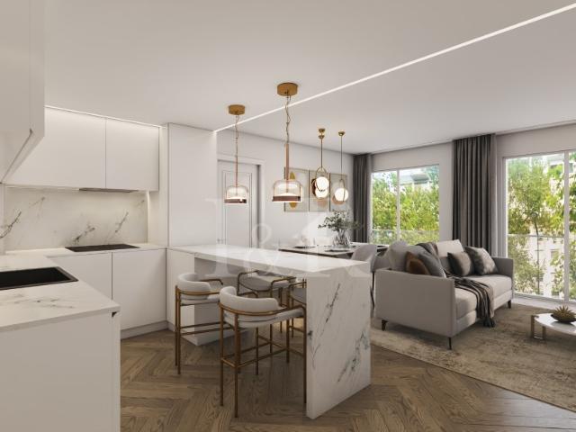 Apartamento T3 com varandas, estacionamento e arrecadação, Av. Novas, Lisboa