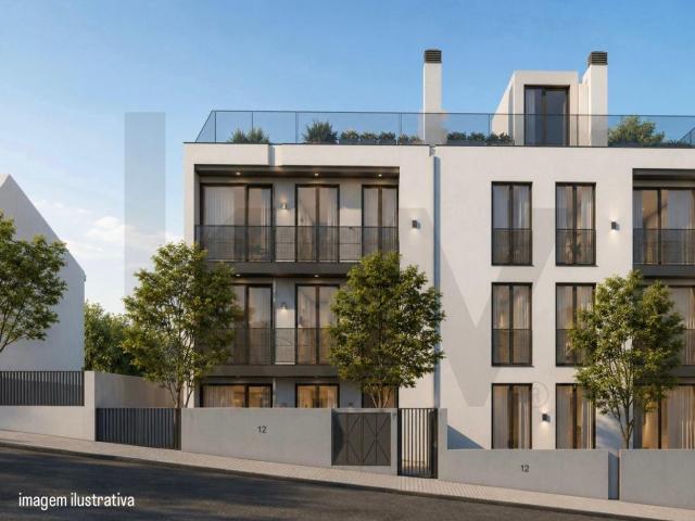Apartamento T3 com varandas, terraço e sala com mais de 30m2