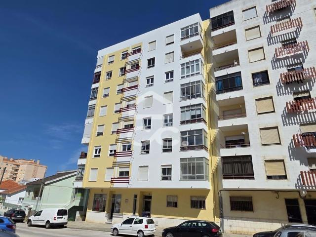 Apartamento T3 com Vista Cidade em Agualva e Mira Sintra