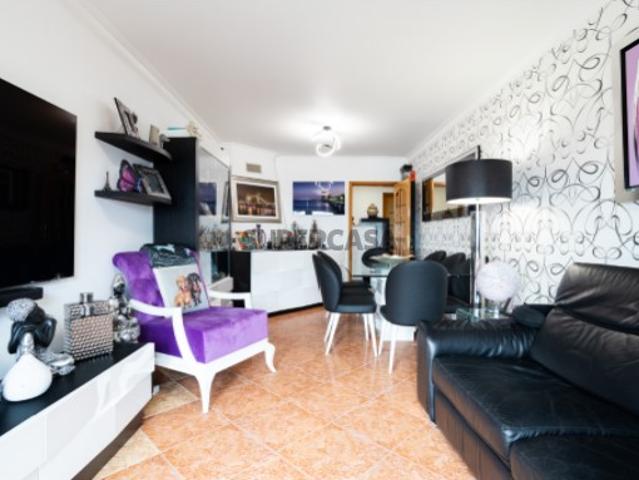Apartamento T3 com Vista Desafogada e Elevador na Amadora!