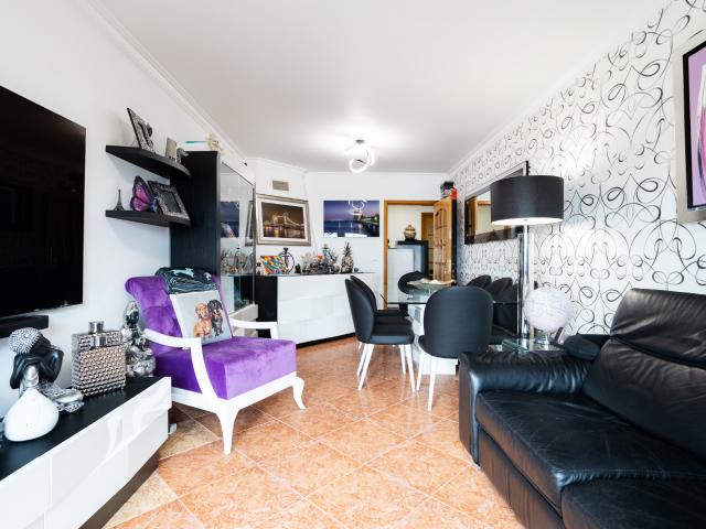 Apartamento T3 com Vista Desafogada e Elevador na Amadora!