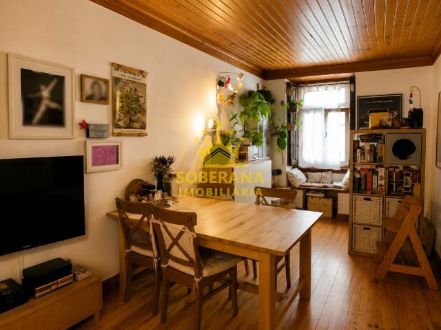 Apartamento T3 com vista lateral para o Rio Tejo à venda em Lisboa