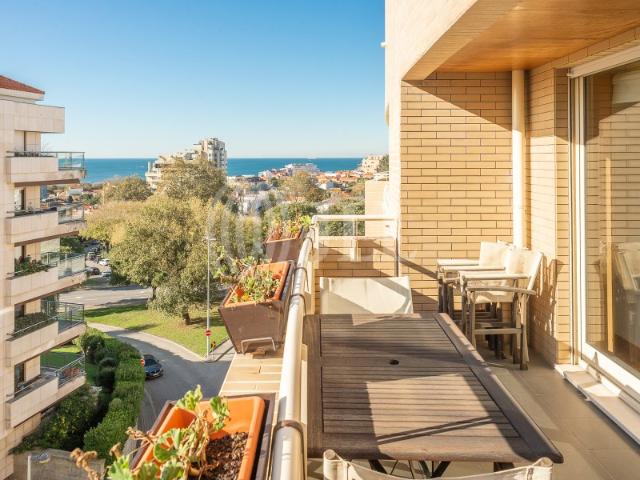 Apartamento T3 com vista mar, na Foz, Porto