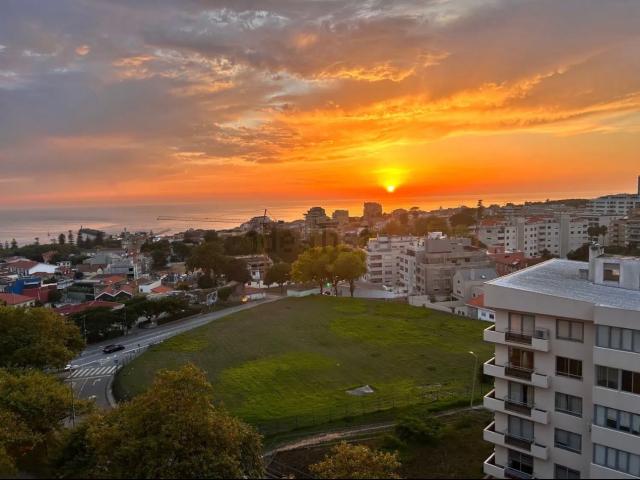 Apartamento T3 com vista mar na zona da Foz, Porto