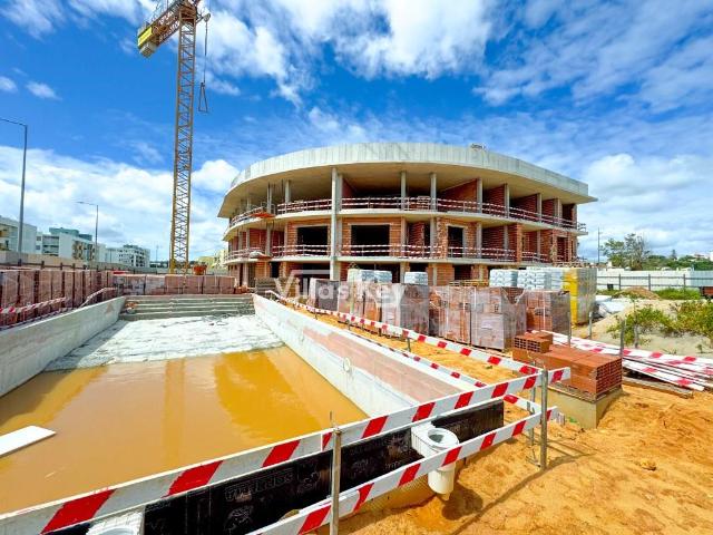 Apartamento T3 com vista mar e piscina para venda junto à pr. 104m² Lagos Santa Maria