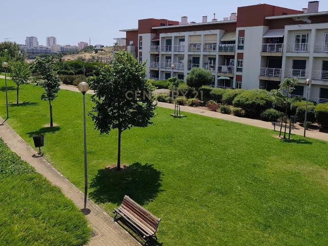 Apartamento T3 com 2 Box e 2 Suítes. Vista Panorâmica em Oeiras