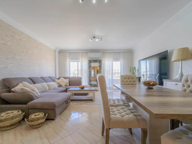 Apartamento T3 com vista para o mar