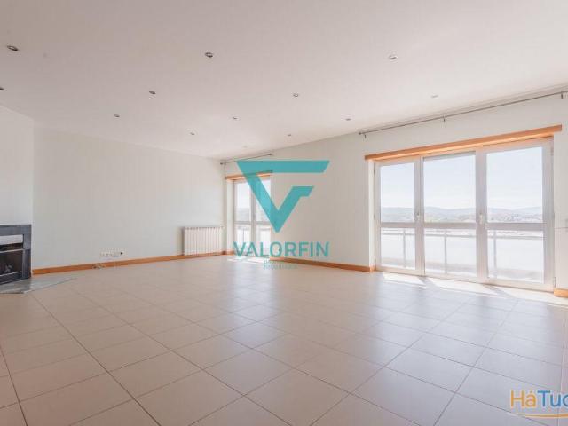APARTAMENTO T3 com vista para o Mosteiro da Batalha | 26084080311