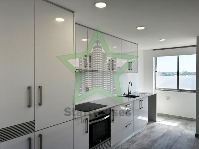 Apartamento T3 com vista para o castelo, totalmente remodelado, junto às escolas