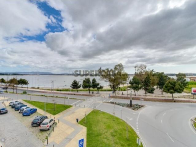 Apartamento T3 com Vista Rio no Barreiro, Setúbal