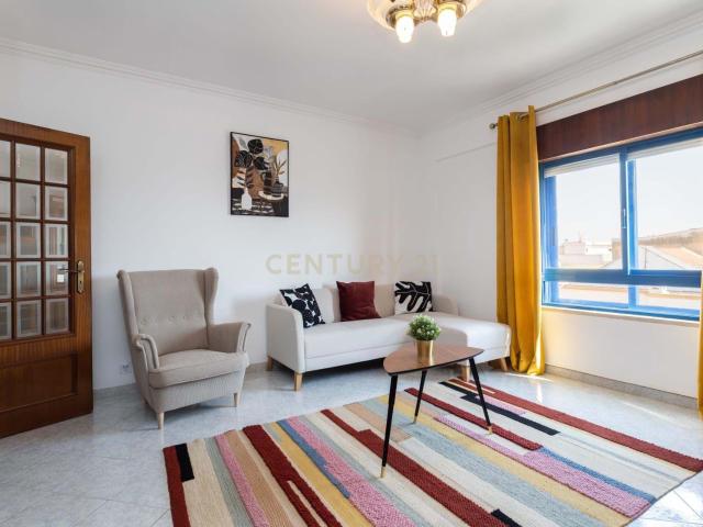 Apartamento T3 com Vista Rio e Garagem – Centro de Setúbal