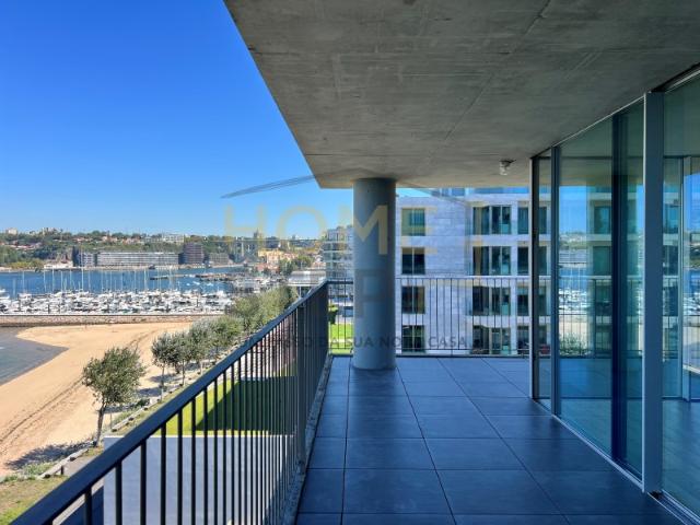 Apartamento T3 com Vista Rio, Edifício Cais D'Afurada