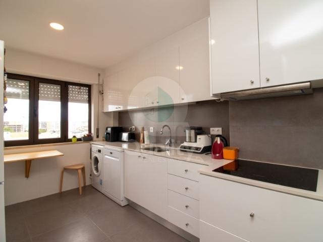 Apartamento T3 com Vista Rio em Excelente Localização