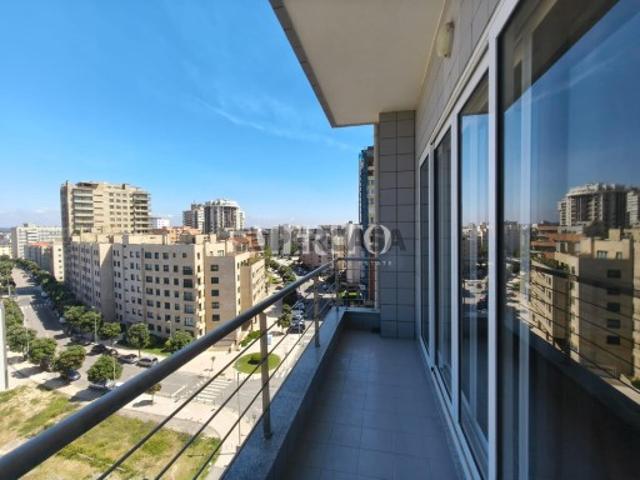 Apartamento T3 com Vistas de Mar