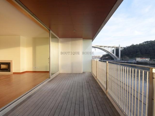 Apartamento T3 com vistas deslumbrantes sobre o Rio Douro, Porto