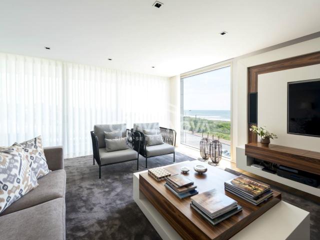 Apartamento T3 Como Novo c/ Garagem Box 4 viaturas na Madalena 1º Linha Mar