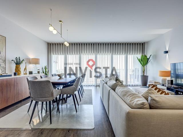 Apartamento T3 como novo, no Condomínio VilaViva