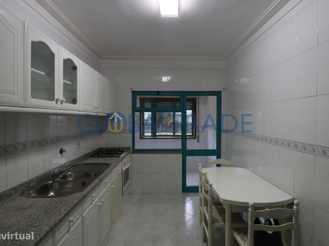 Apartamento T3 Condomnio Fechado em Fnzeres