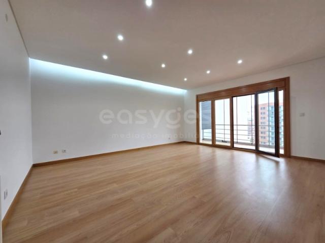 Apartamento T3 Colinas do Cruzeiro 4 Parqueamentos