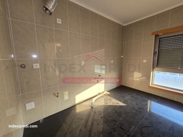 Apartamento T3 C/lugar de garagem de excelentes acabamentos